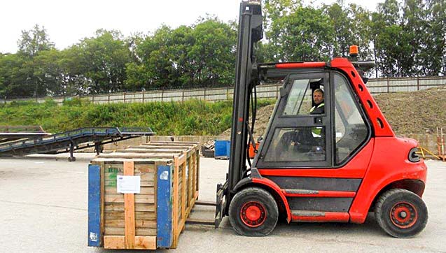 Our heavy lift fork truck which has a capacity of up to 6000Kg.